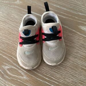 Kids Nike react presto white snd hyper Pink Sneakers toddler